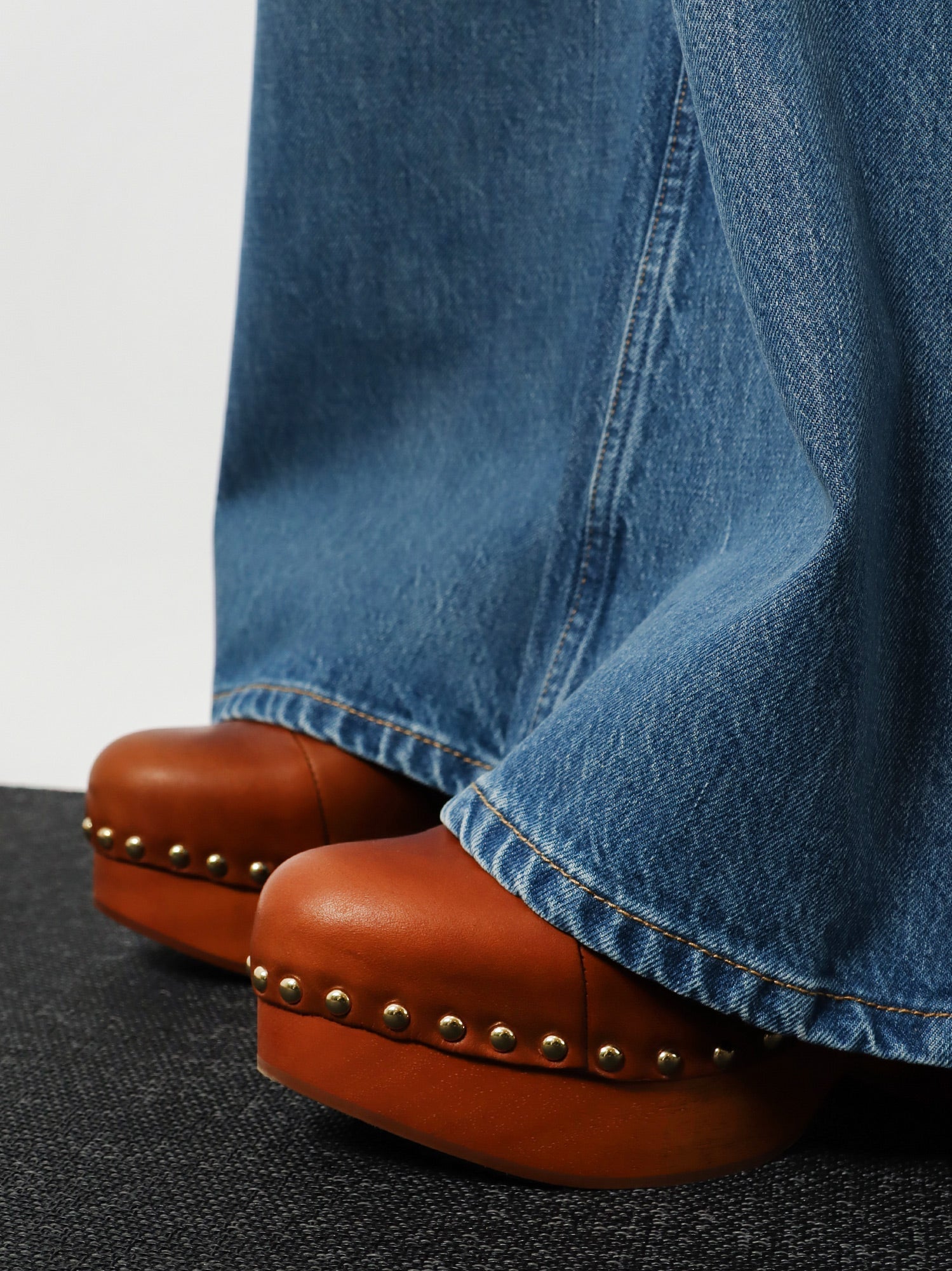 Chloé Leather And Wood Jeanette Sabot