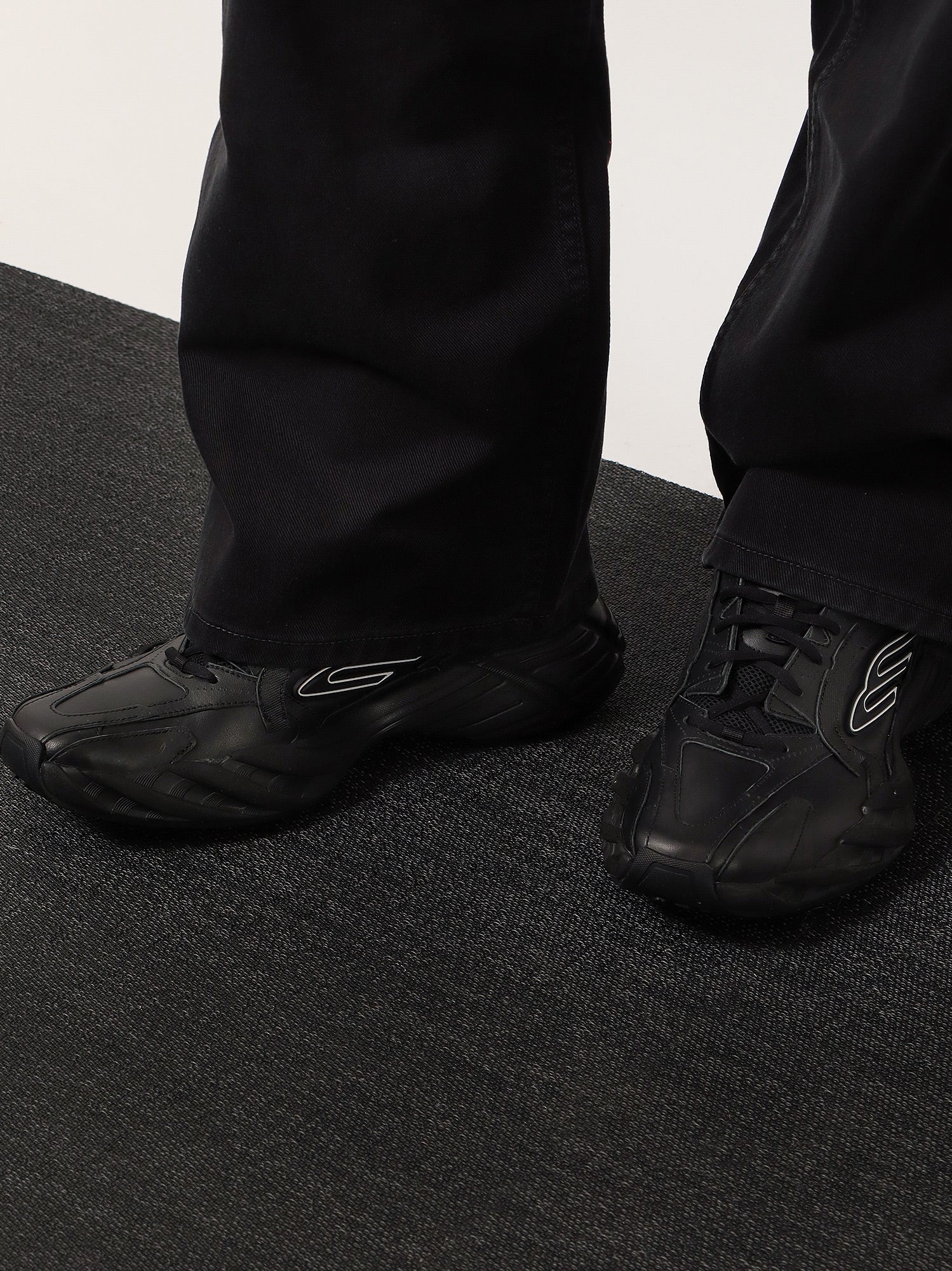 Balenciaga Monday Low-top Leather Sneakers