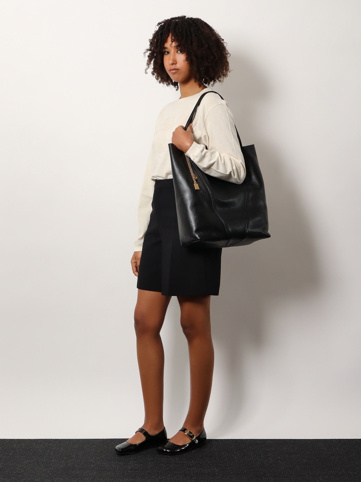 Chloé Spin Leather Shoulder Bag With Lettering Logo On The Front