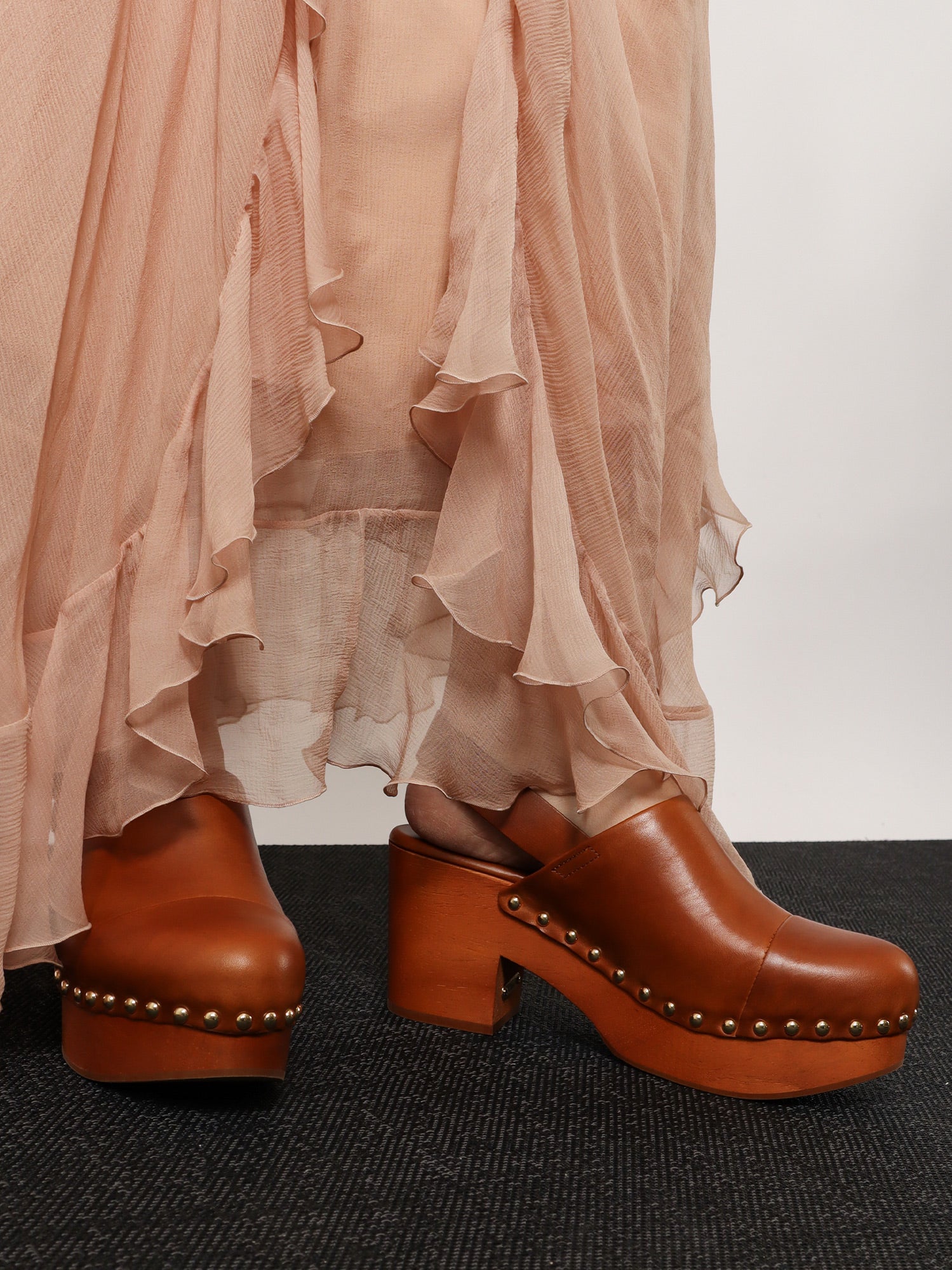 Chloé Leather And Wood Jeanette Sabot