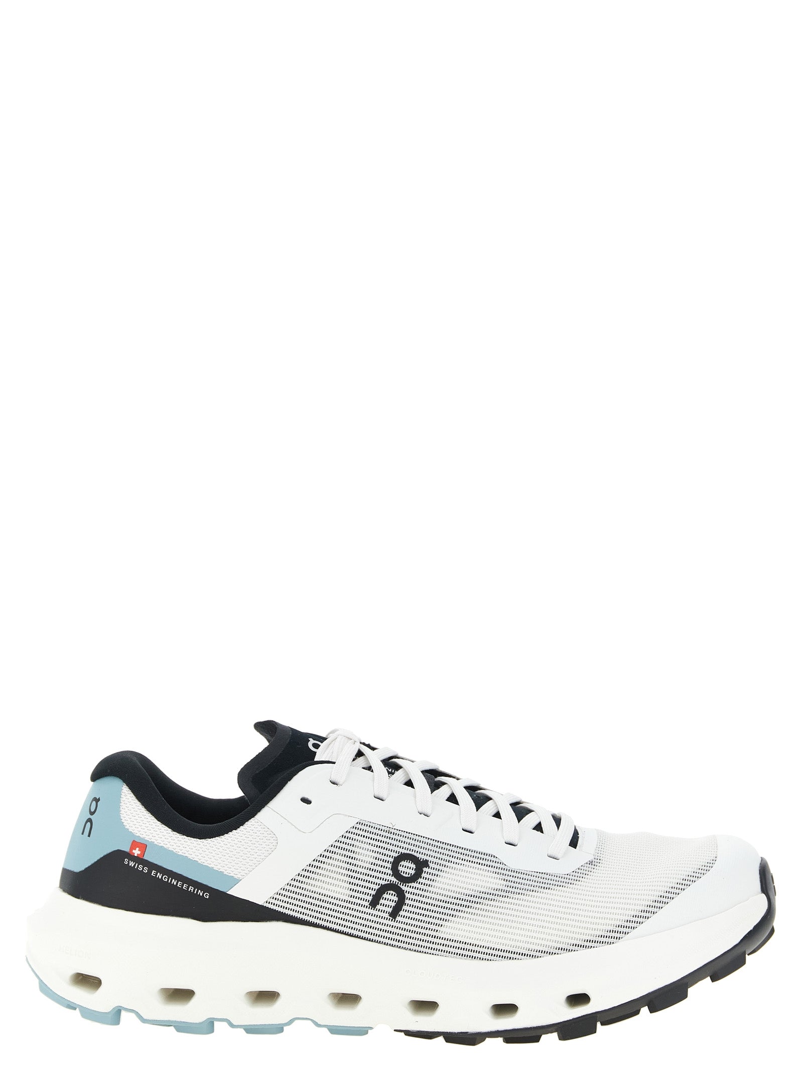 On 'Cloudvista 3' Sneakers