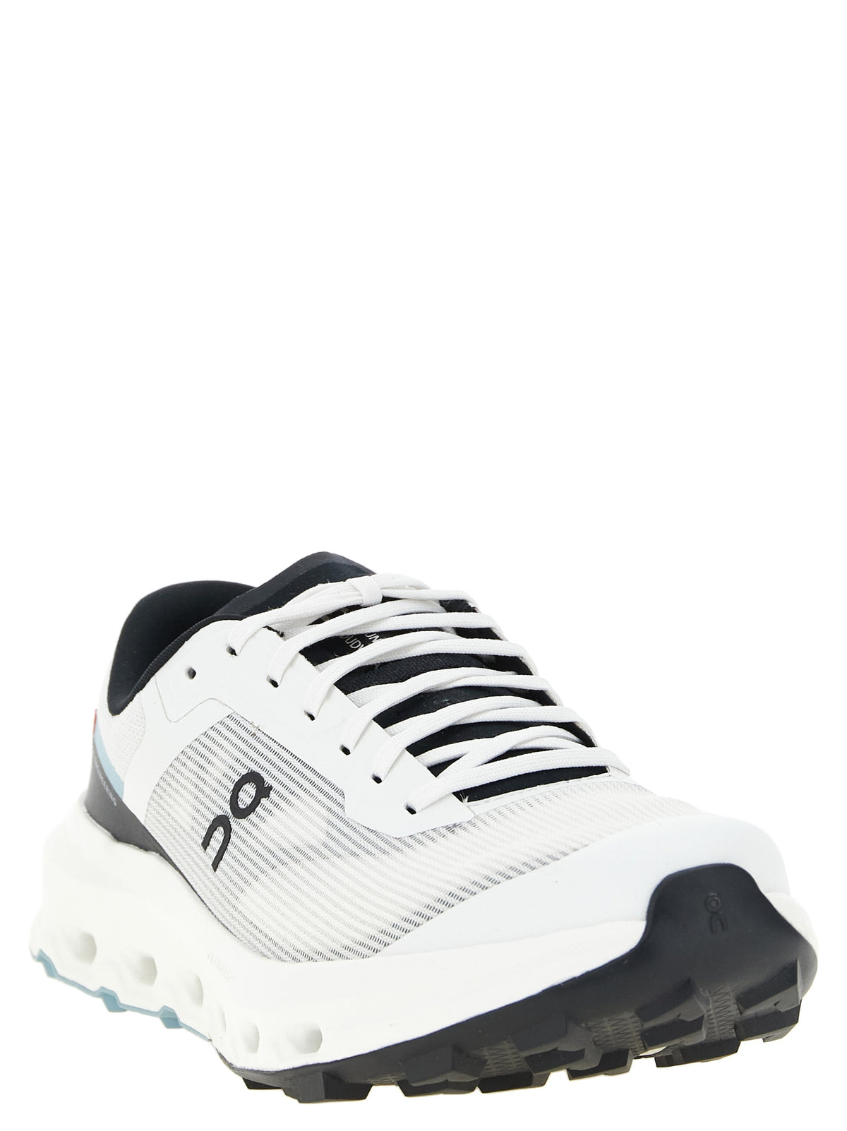 On 'Cloudvista 3' Sneakers