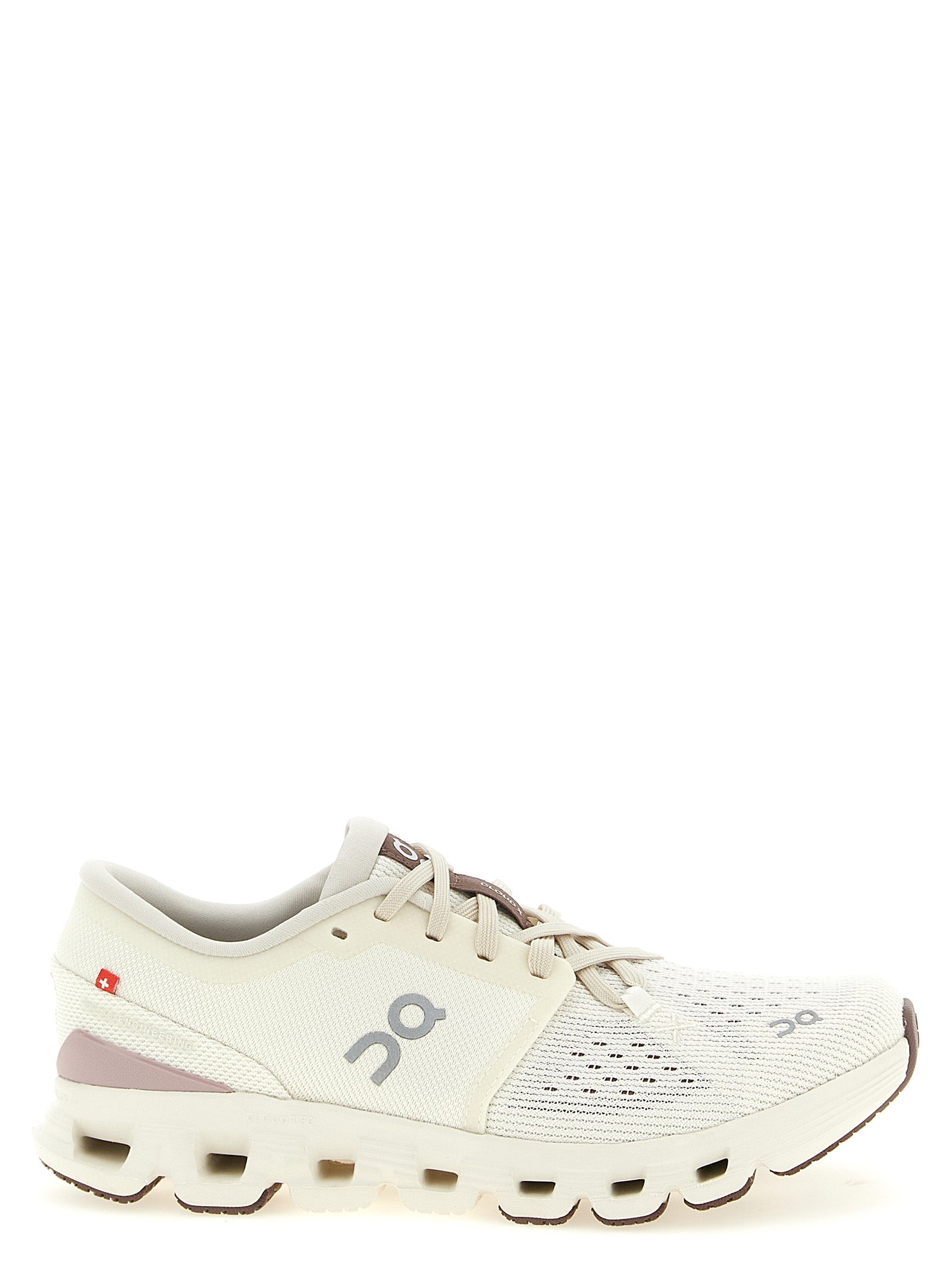 On 'Cloud X 4' Sneakers