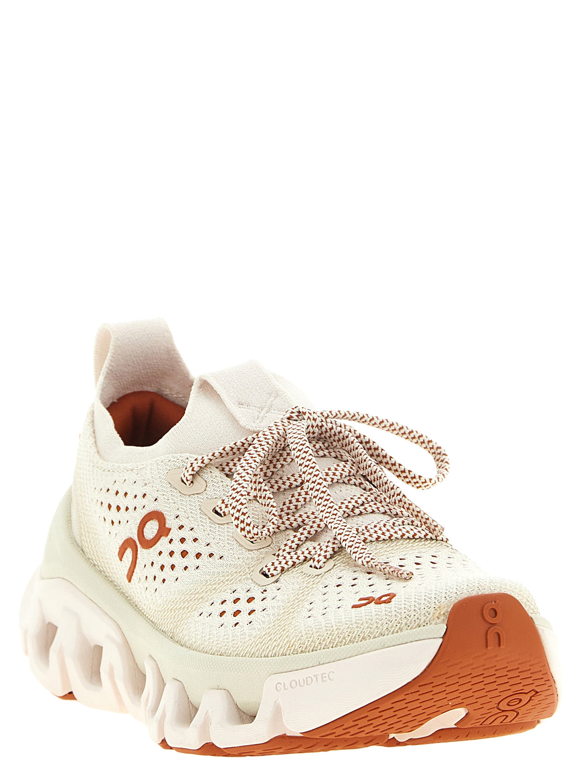 On 'Cloud X Tempo' Sneakers