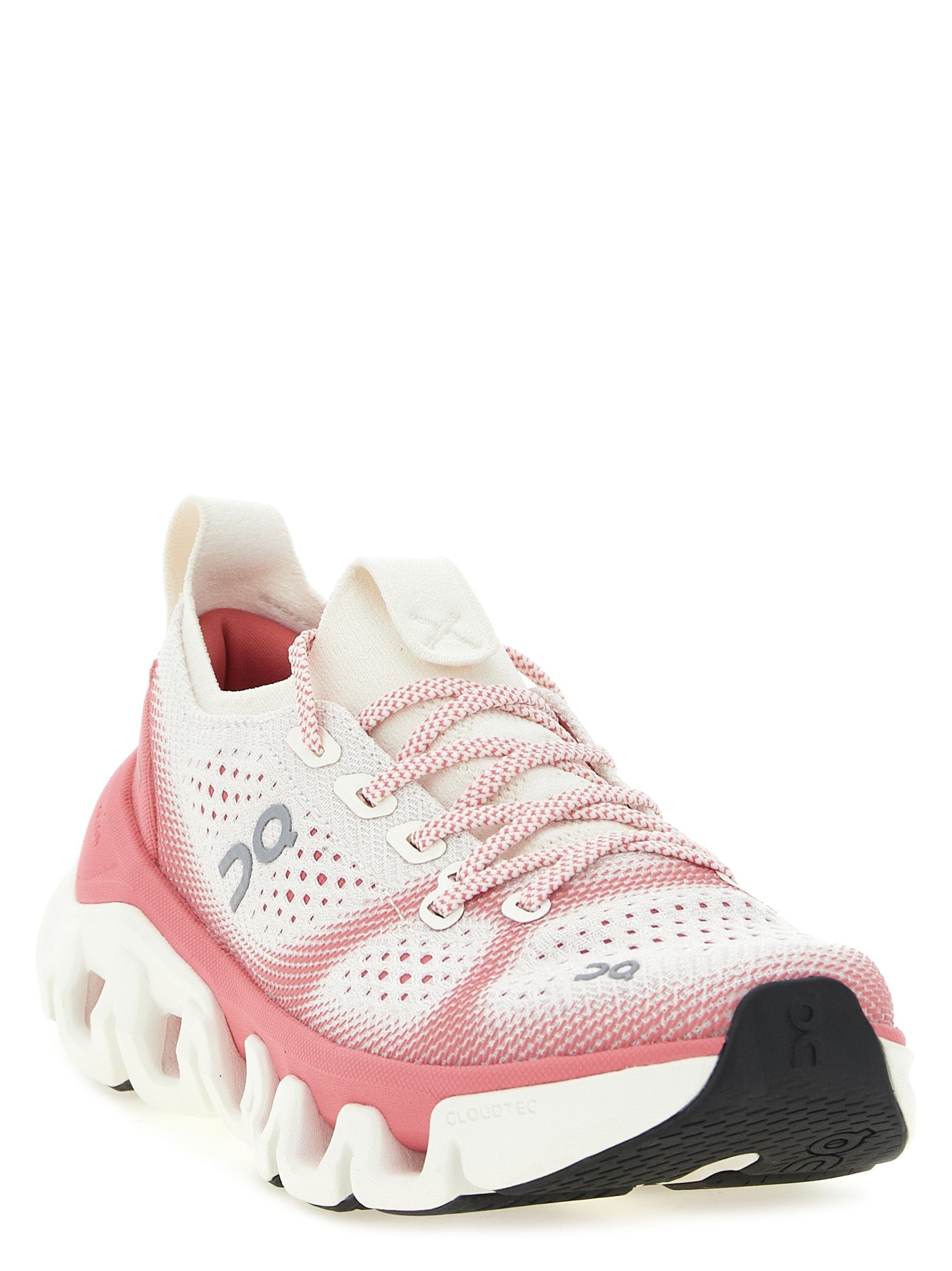On 'Cloud X Tempo' Sneakers