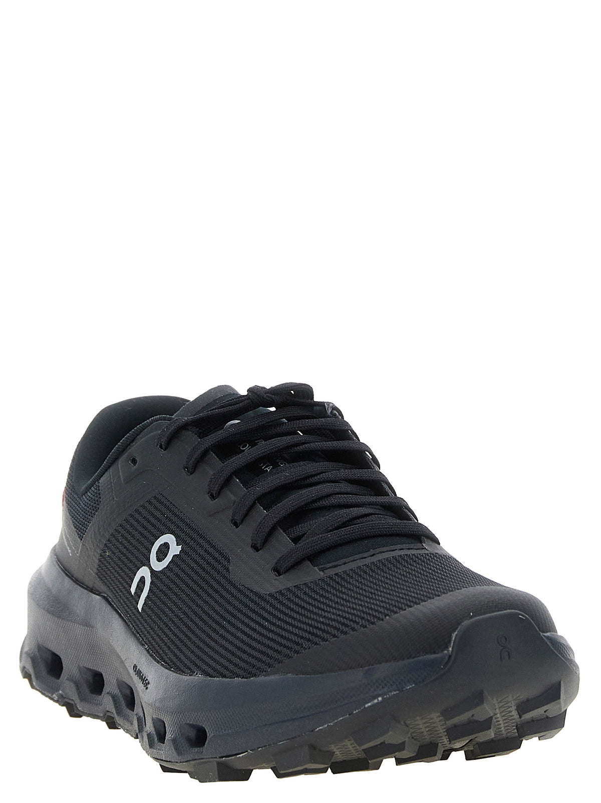 On 'Cloudvista 3' Sneakers