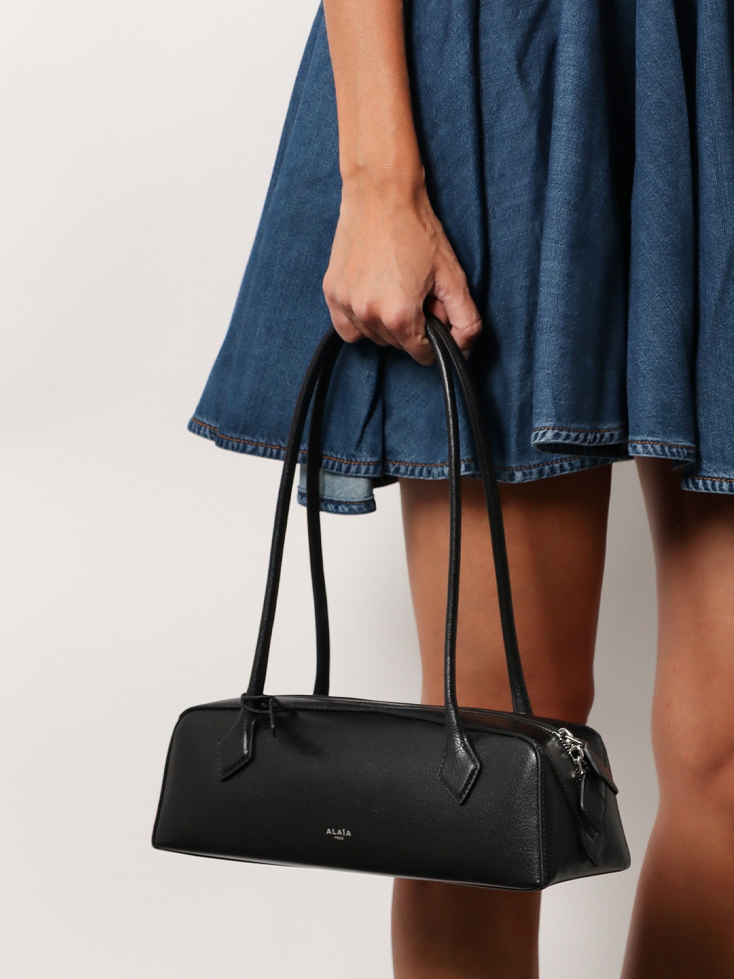 Alaïa Le Teckel Medium Leather Shoulder Bag