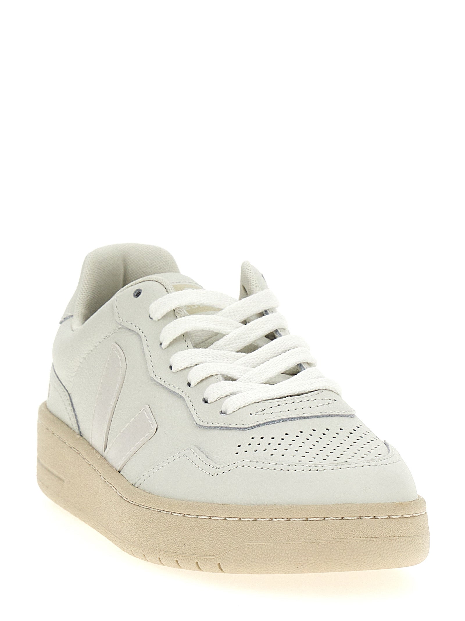 Veja 'V-90' Sneakers