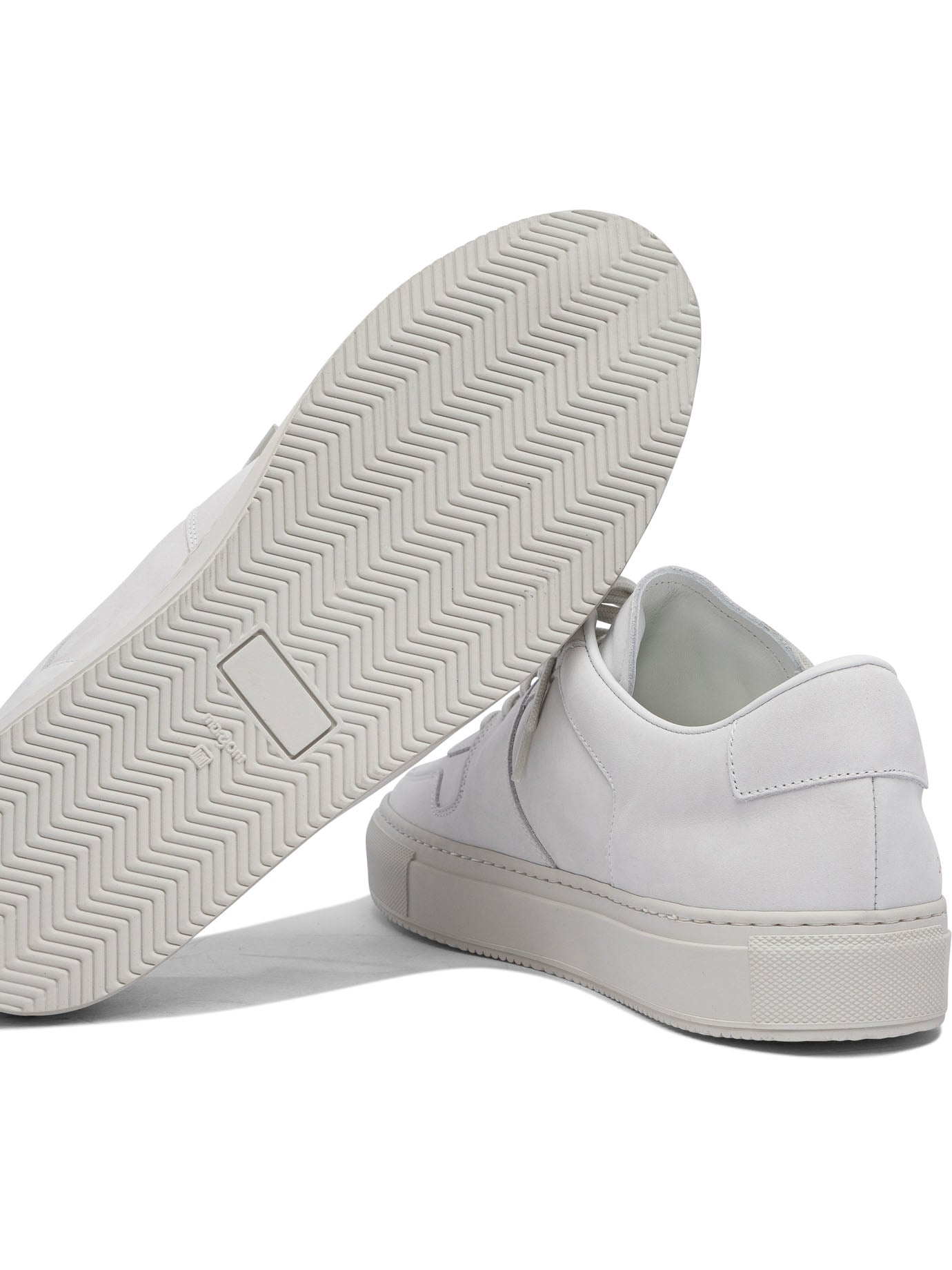 Common Projects Sneakers & Slip-On