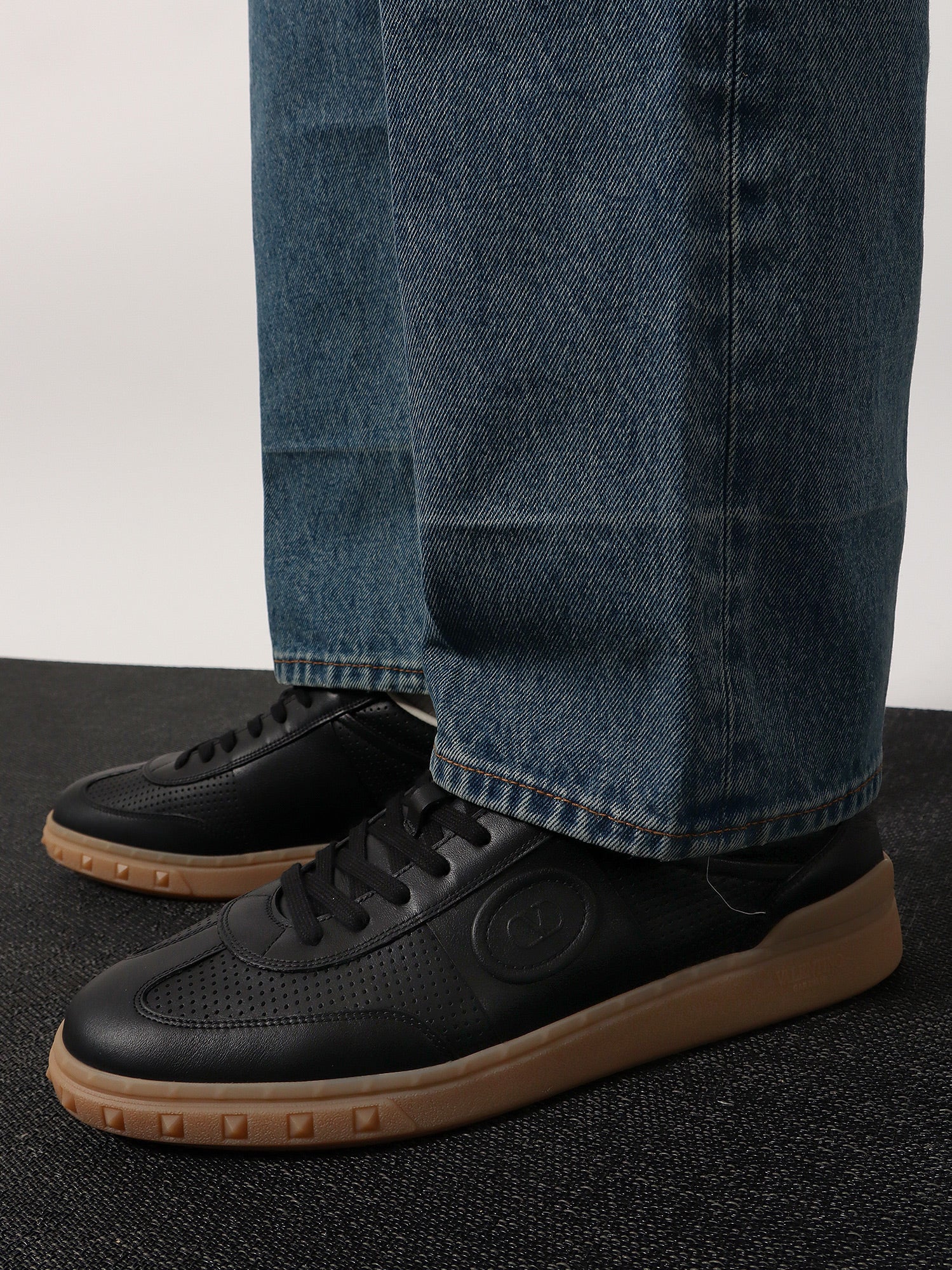 Valentino Valentino Garavani Upvillage Low-top Leather Sneakers