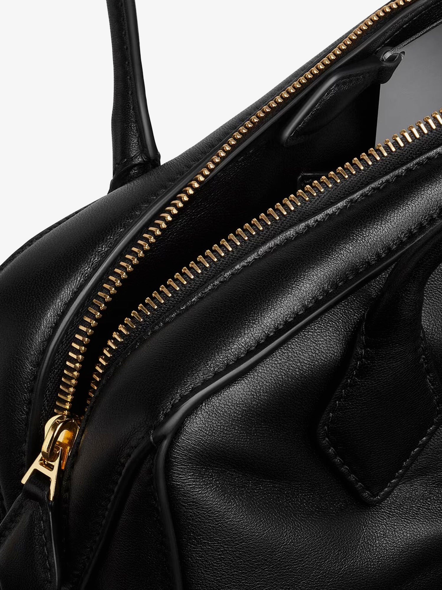 Alaïa Le Teckel Leather Shoulder Bag