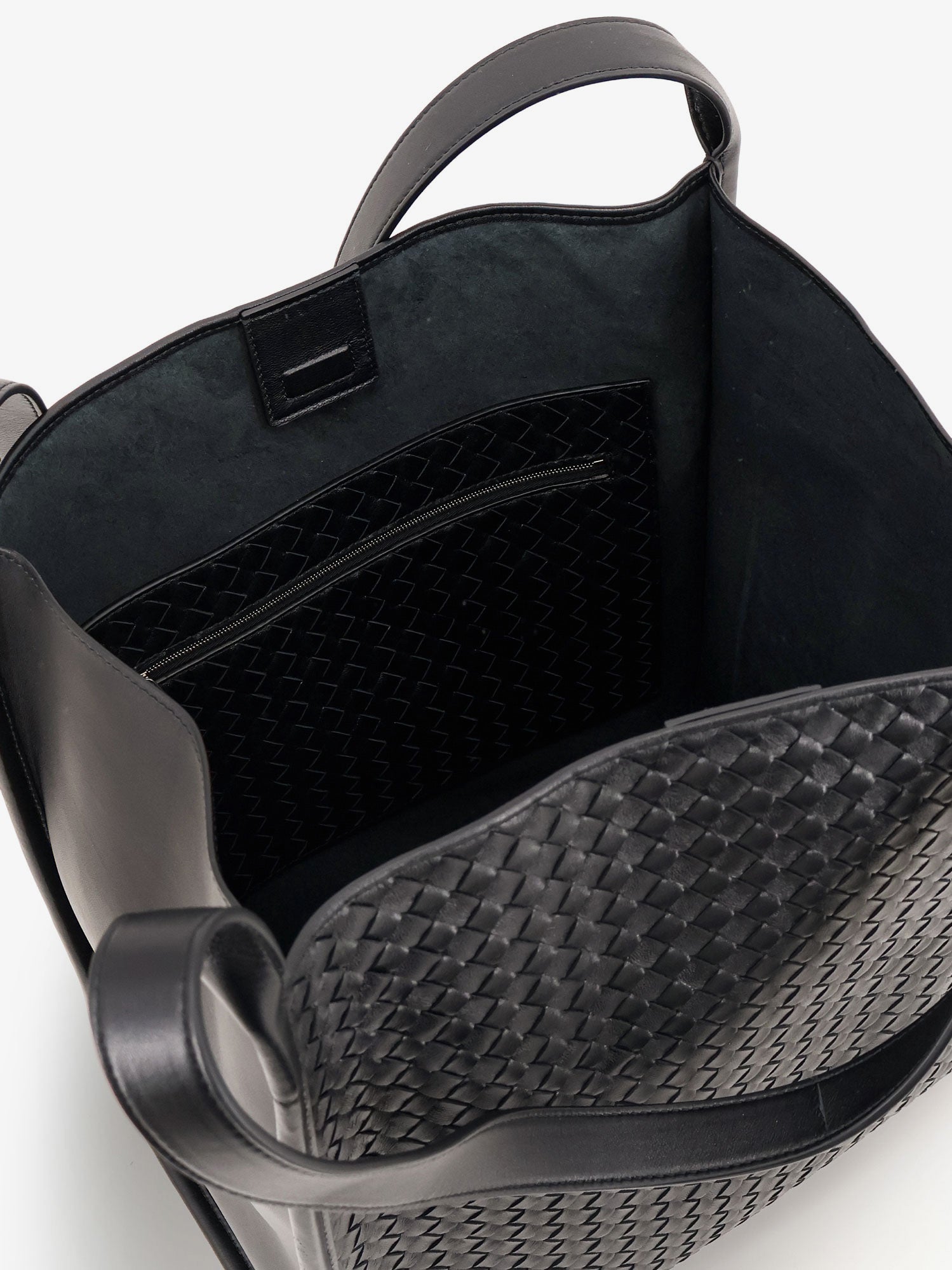 Bottega Veneta Corriere Leather Shoulder Bag With Intrecciato Pattern