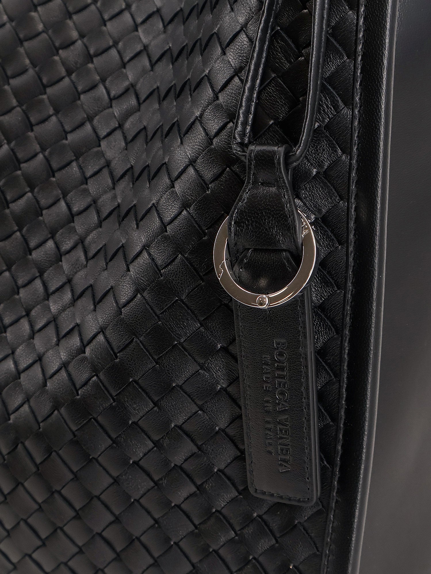 Bottega Veneta Corriere Leather Shoulder Bag With Intrecciato Pattern