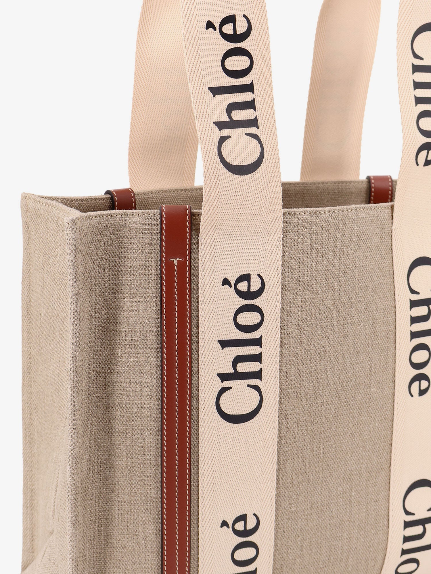 Chloé Woody Linen Shoulder Bag With Logo Lettering On The Front