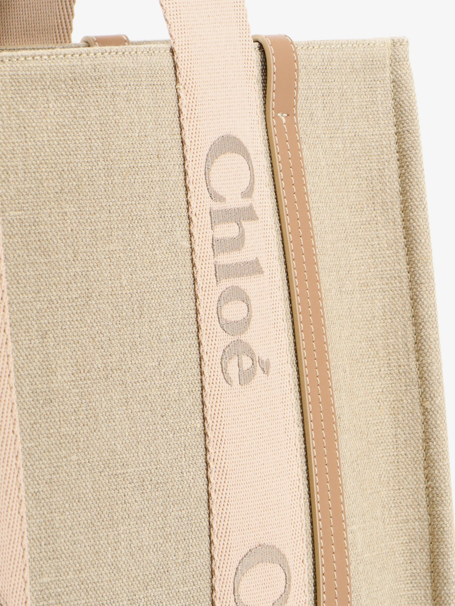 Chloé Woody Linen Shoulder Bag With Front Embroidered Logo