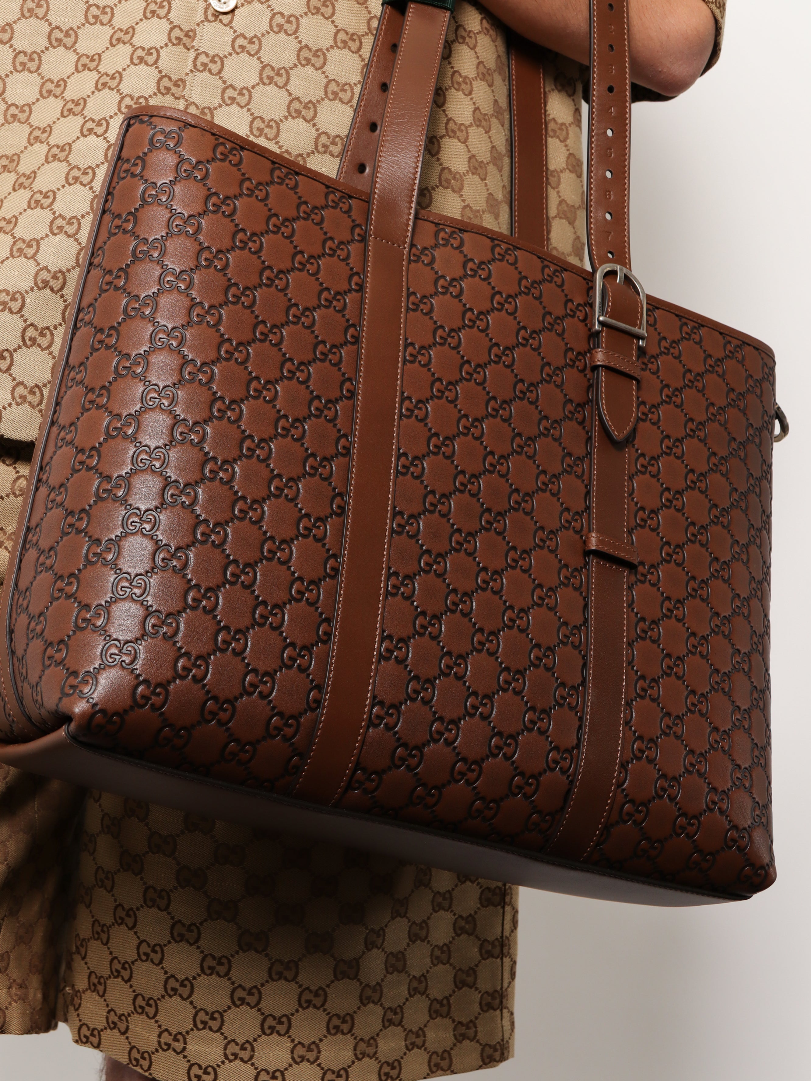 Gucci Gg Emblem Leather Shopping Bag