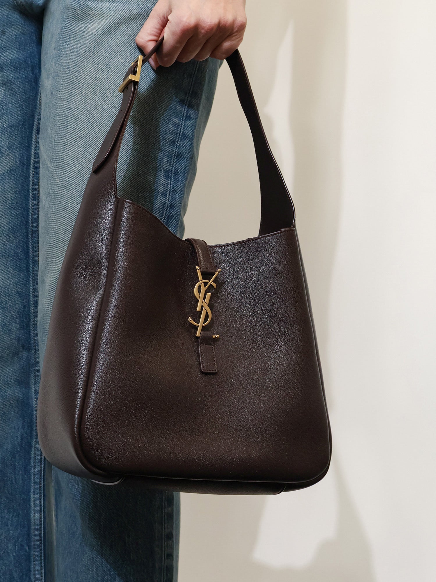 Saint Laurent Le 5 À 7 Leather Shoulder Bag