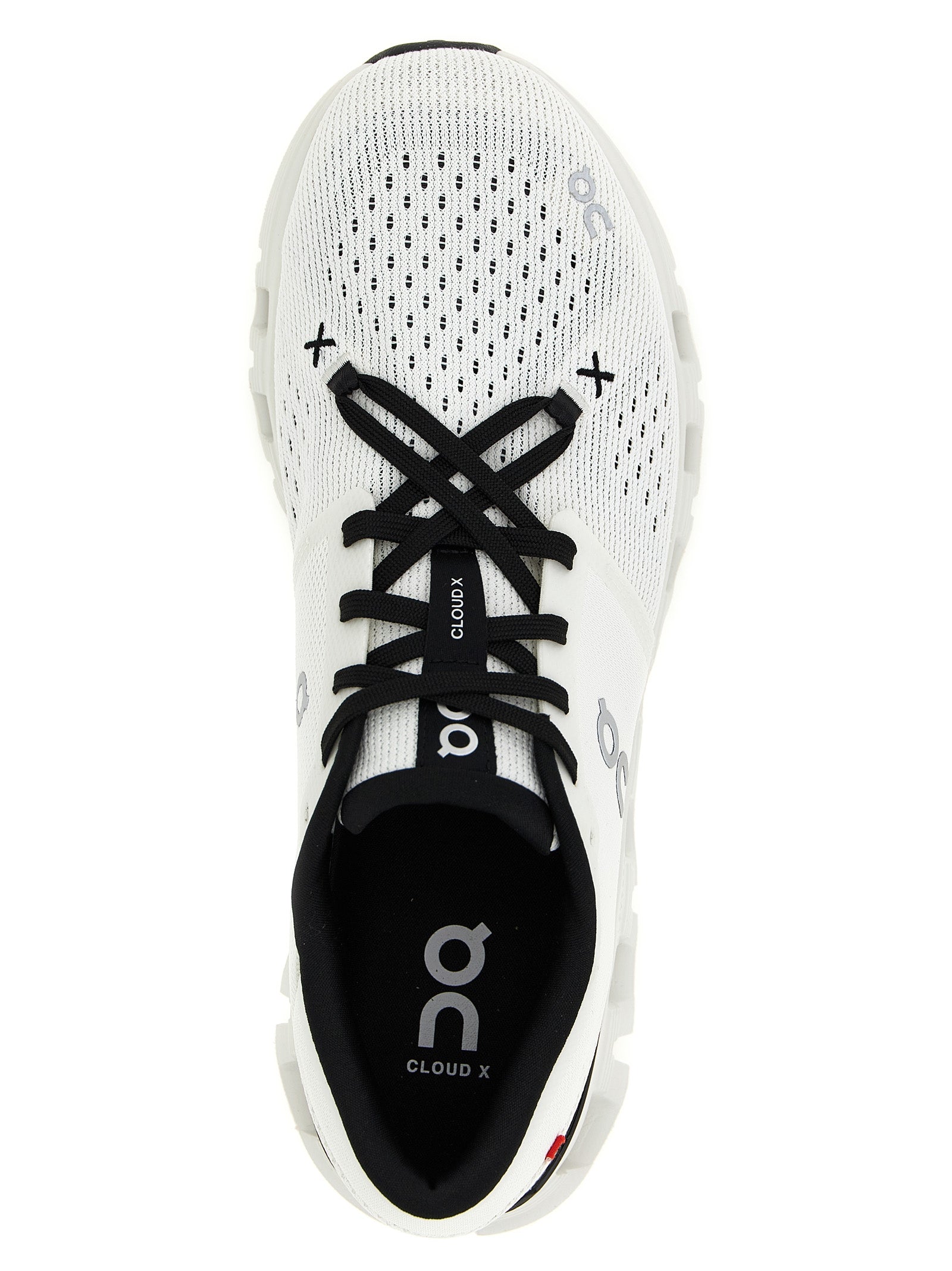 On 'Cloud X 4' Sneakers