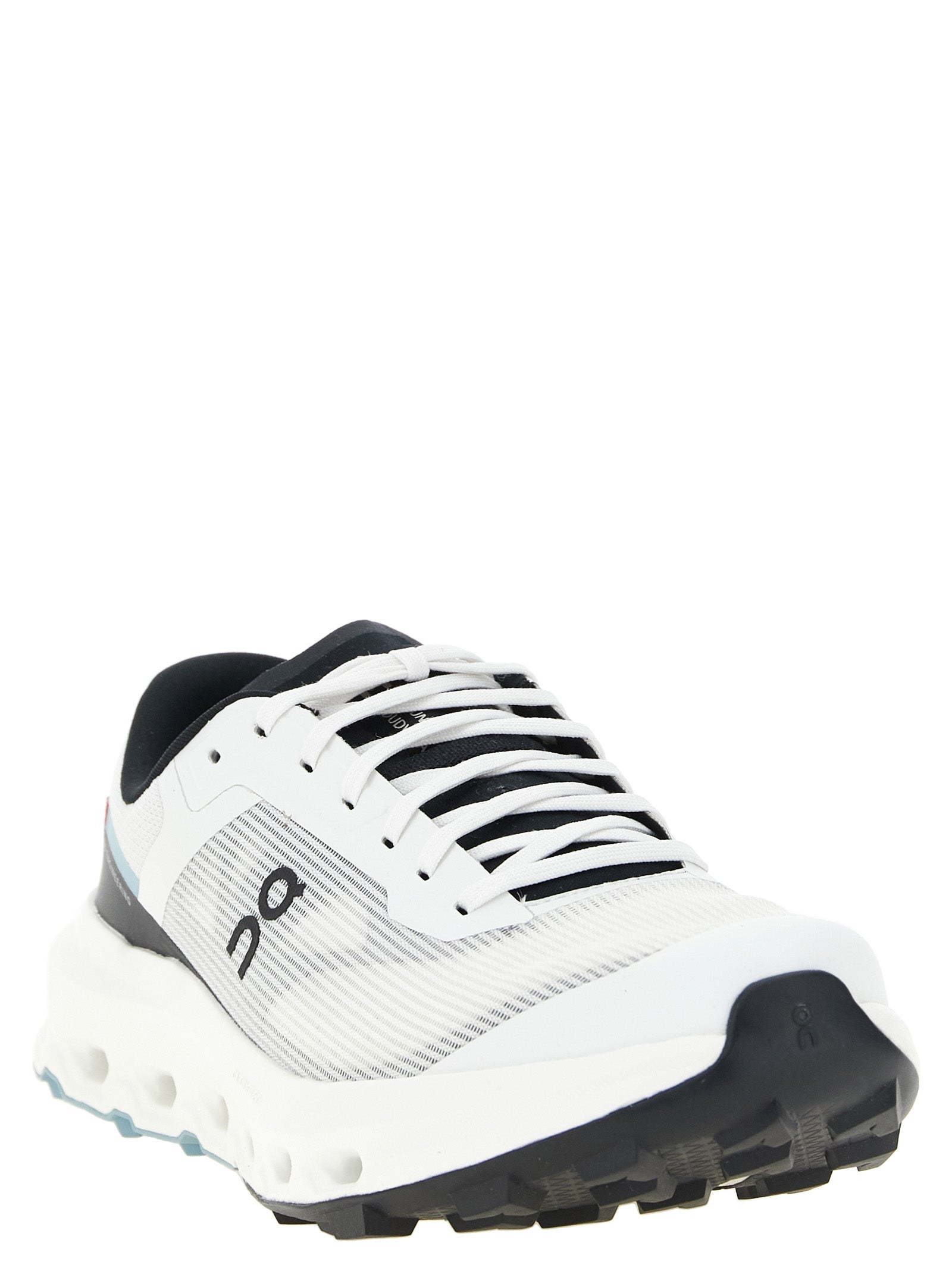 On 'Cloudvista 3' Sneakers
