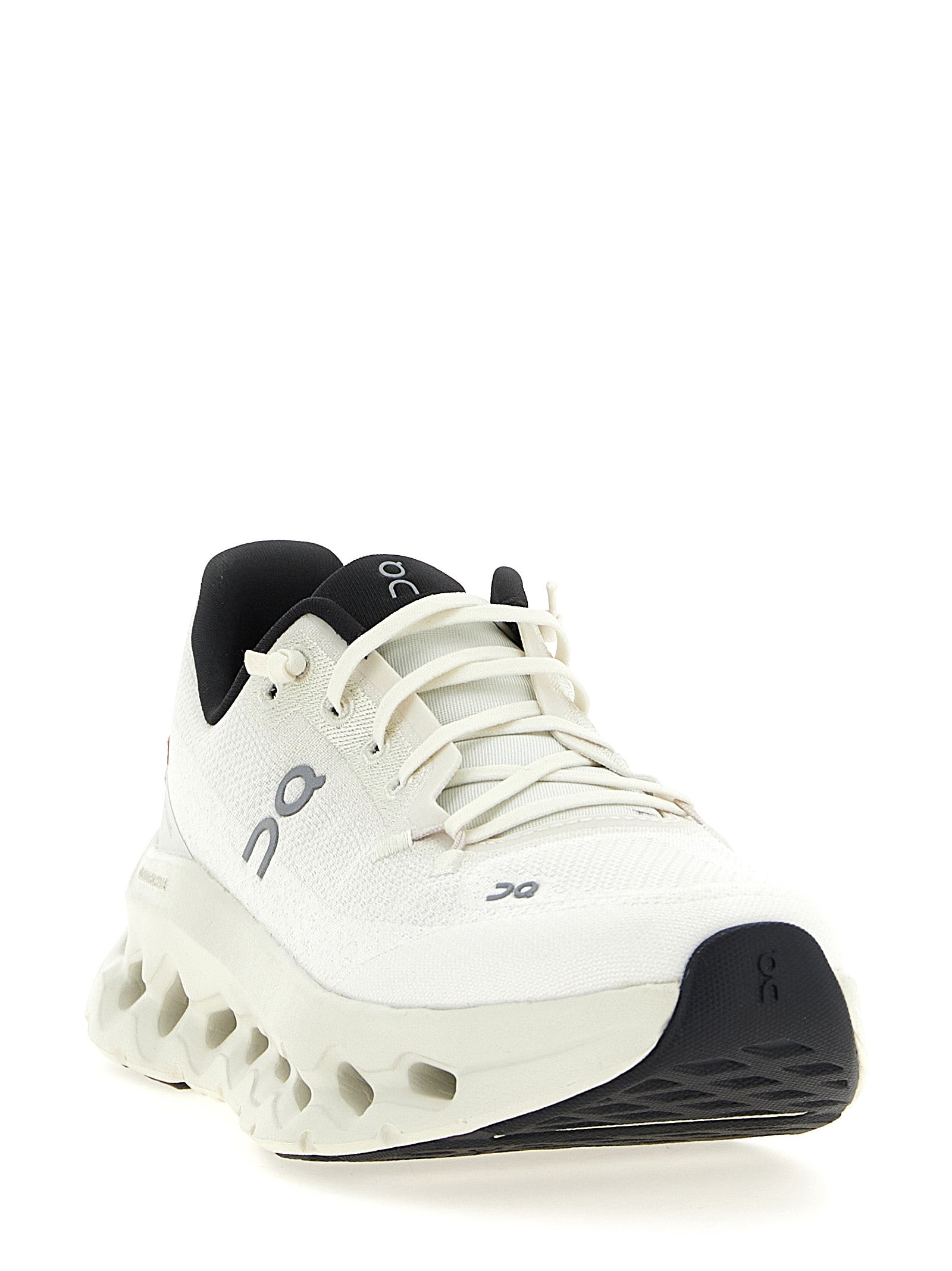 On 'Cloudtilt' Sneakers