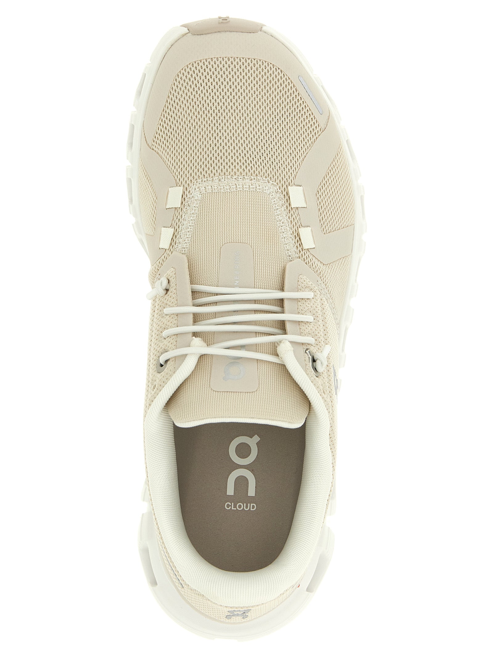 On 'Cloud 6' Sneakers