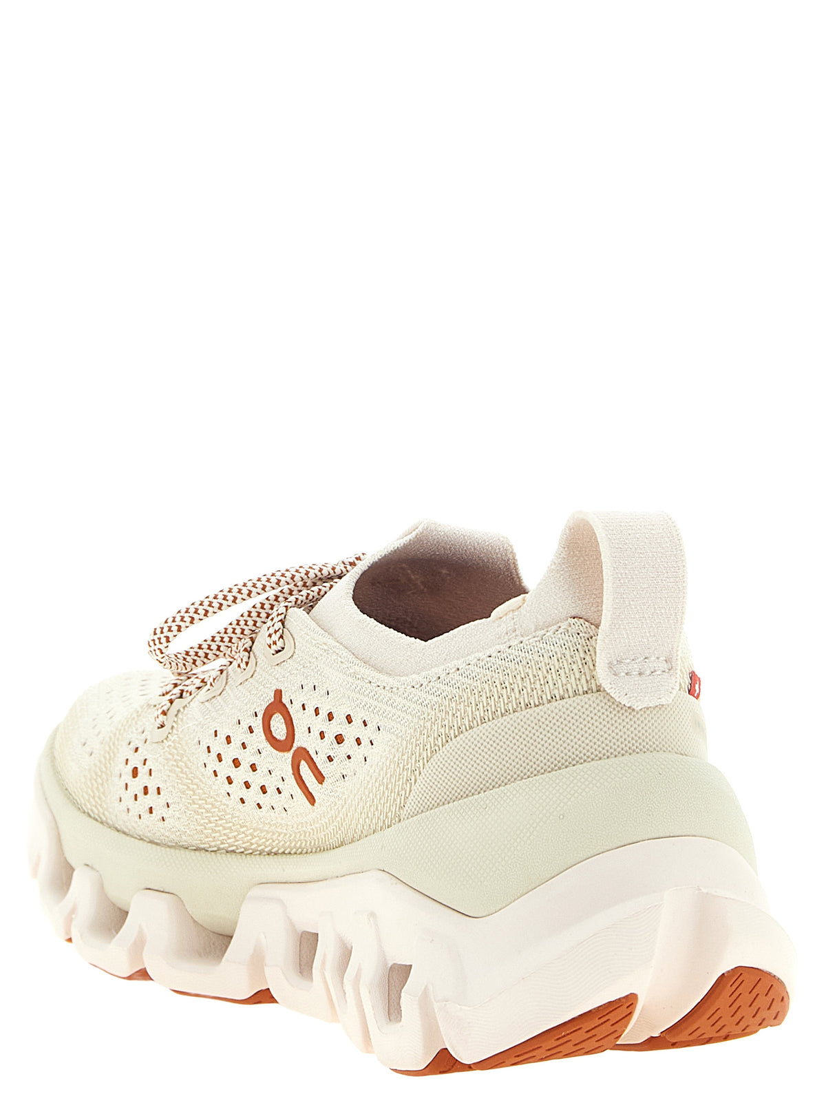 On 'Cloud X Tempo' Sneakers