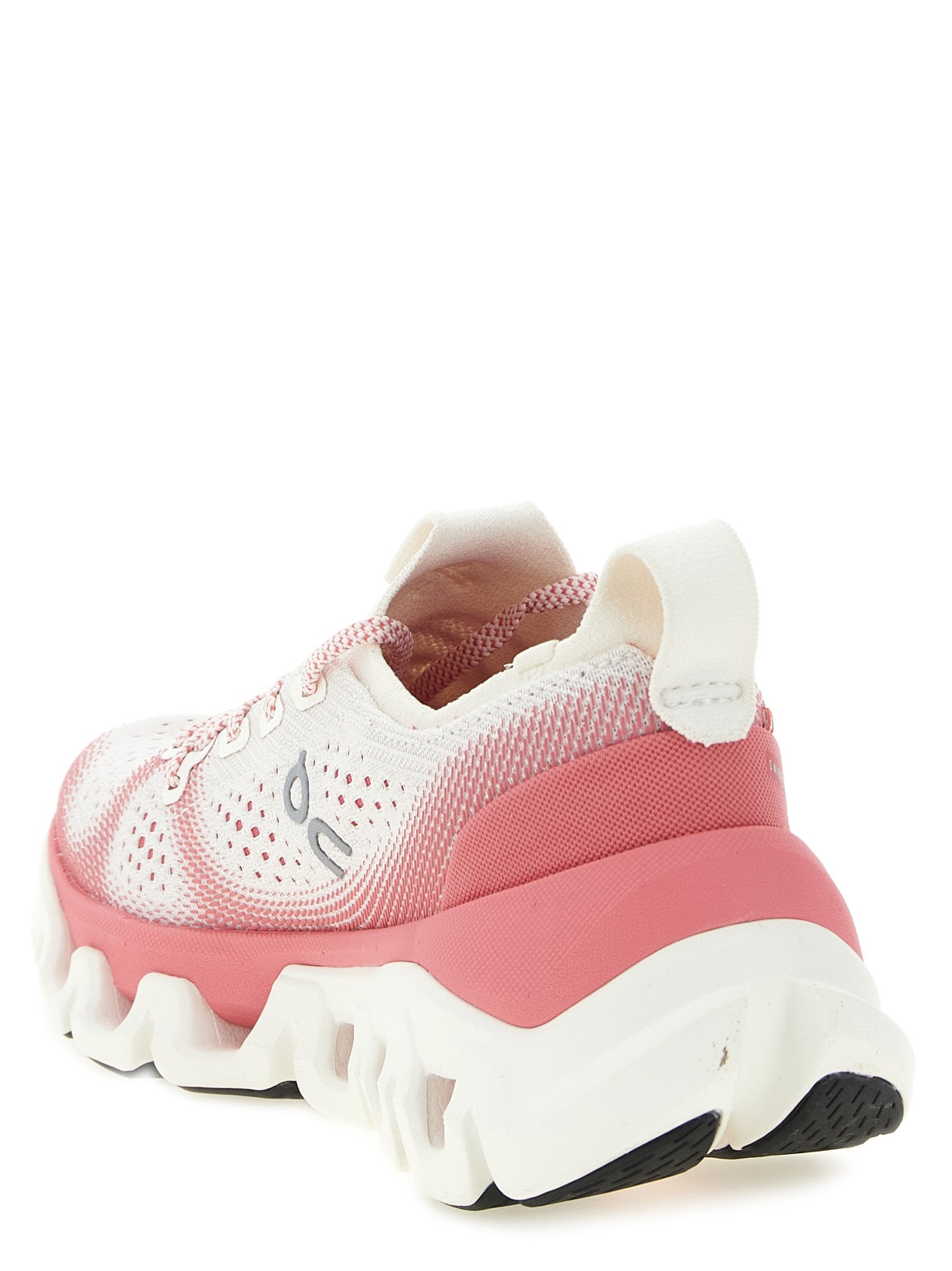 On 'Cloud X Tempo' Sneakers