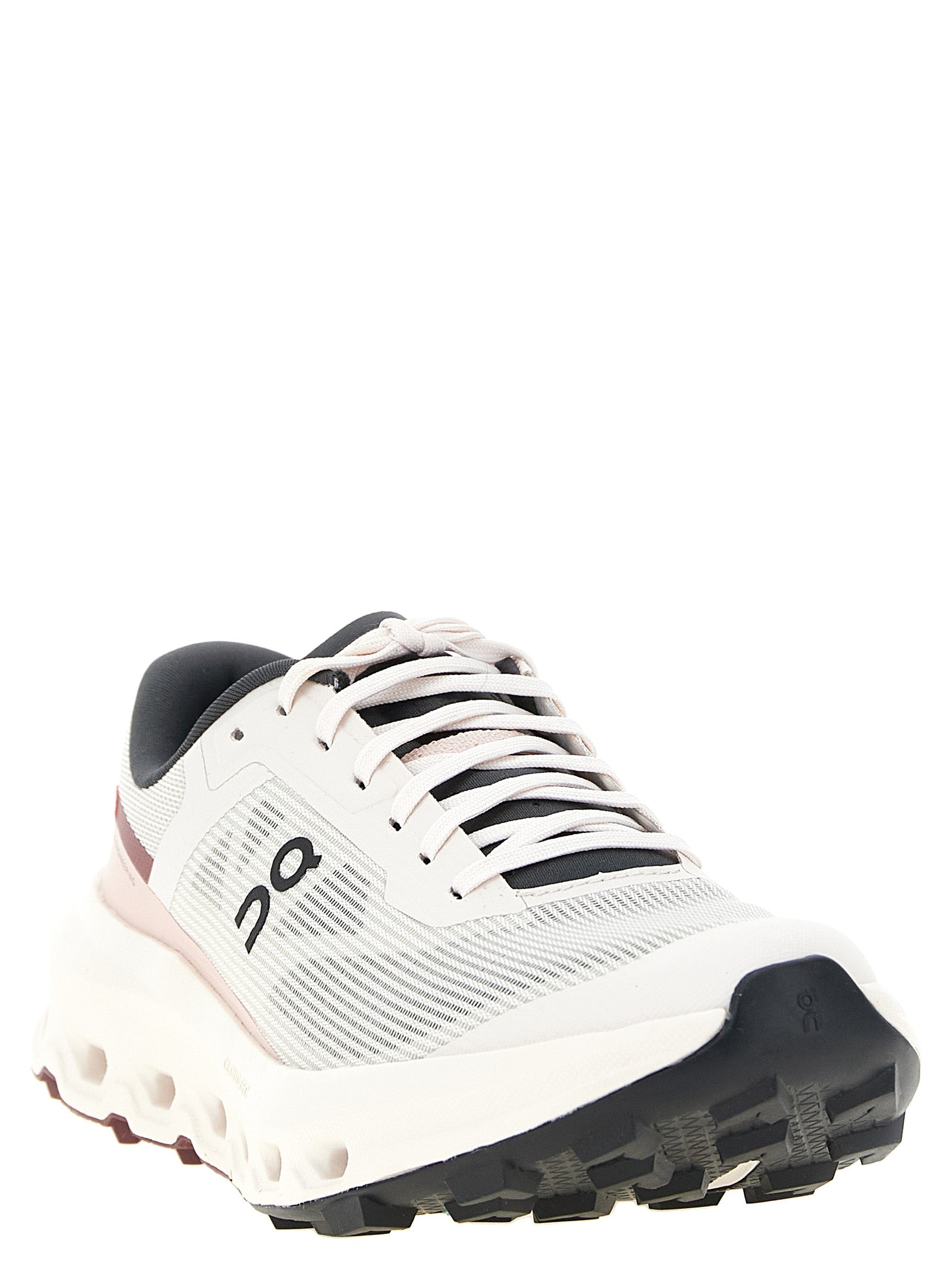 On 'Cloudvista 3' Sneakers