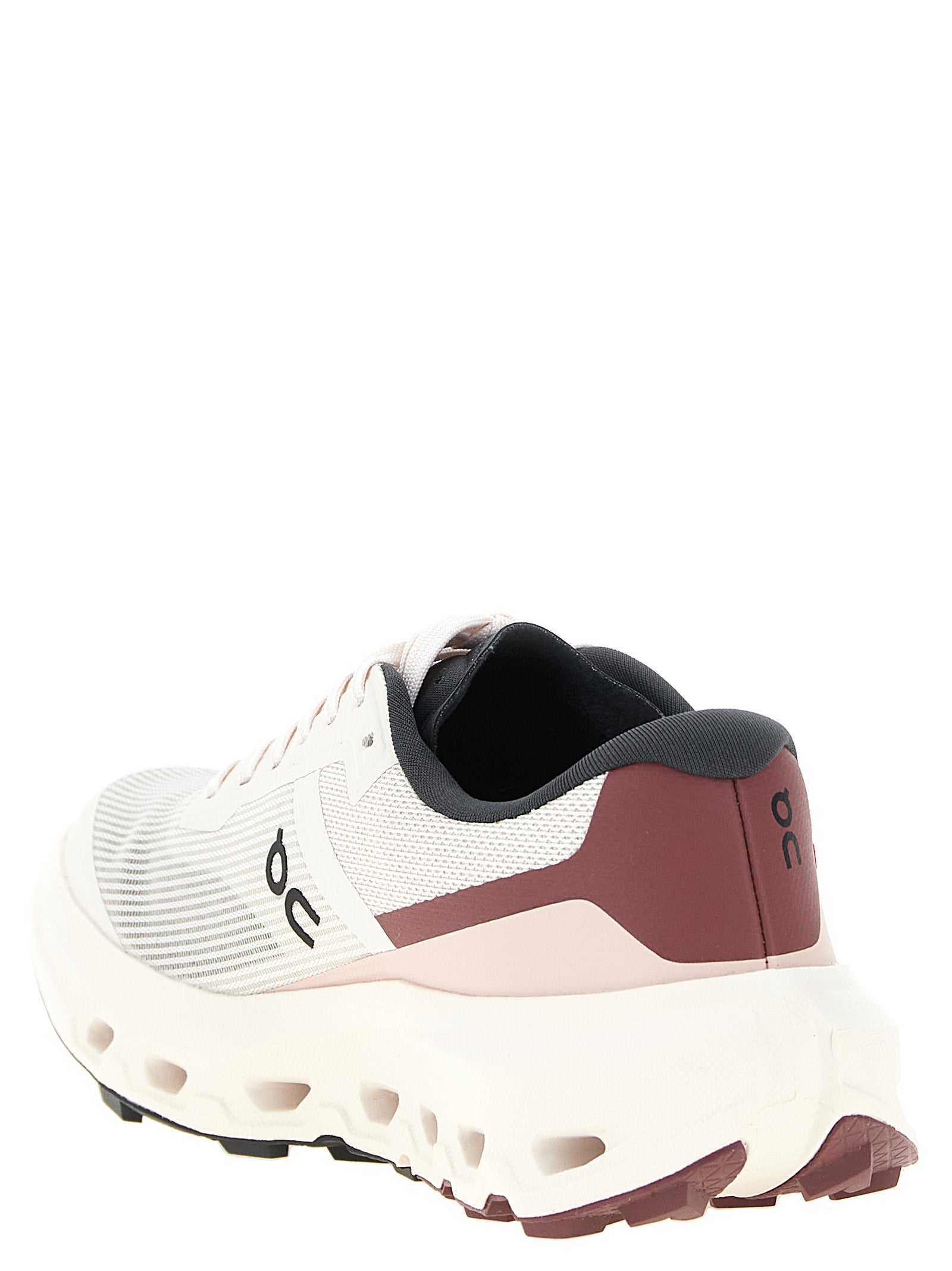 On 'Cloudvista 3' Sneakers