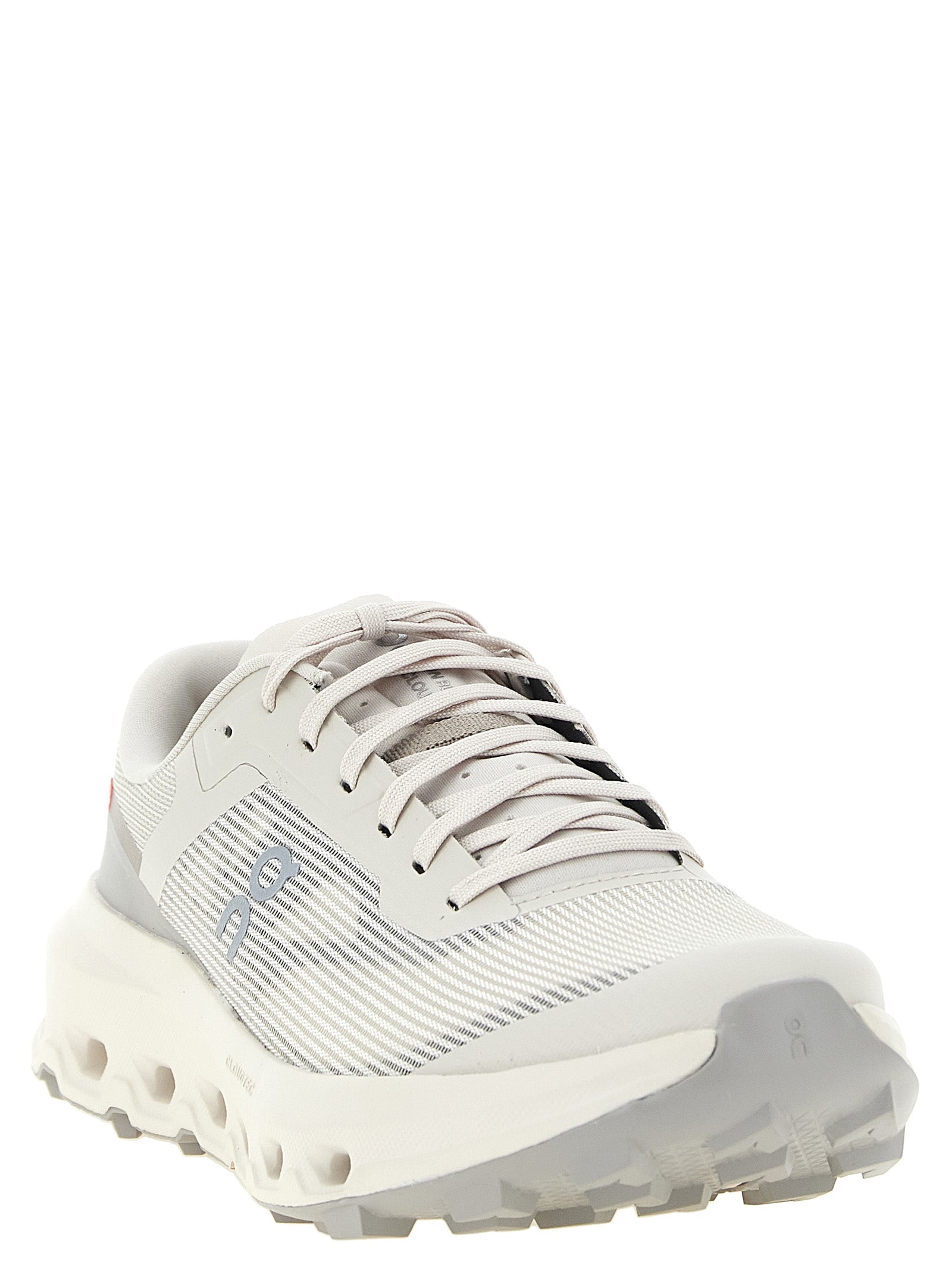 On 'Cloudvista 3' Sneakers