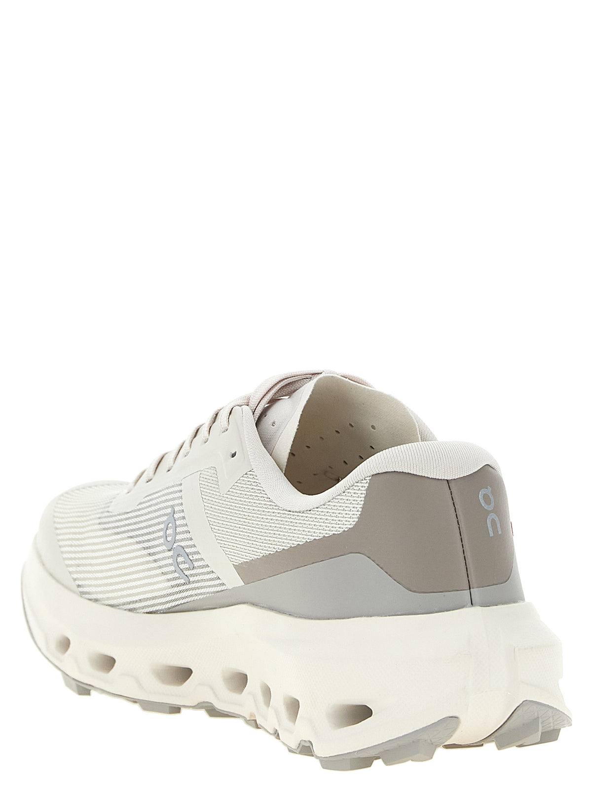 On 'Cloudvista 3' Sneakers