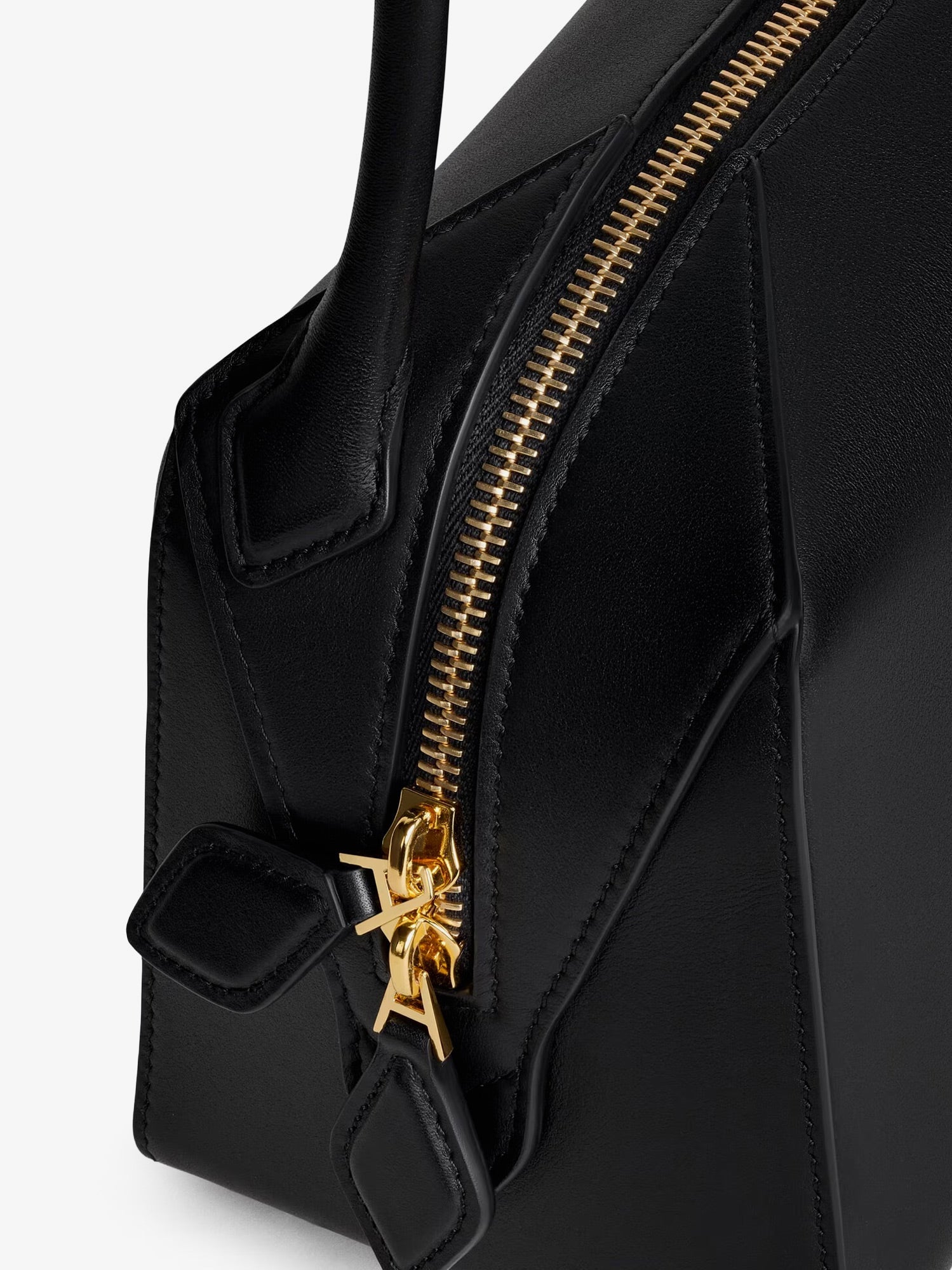 Alaïa Le Teckel Leather Shoulder Bag