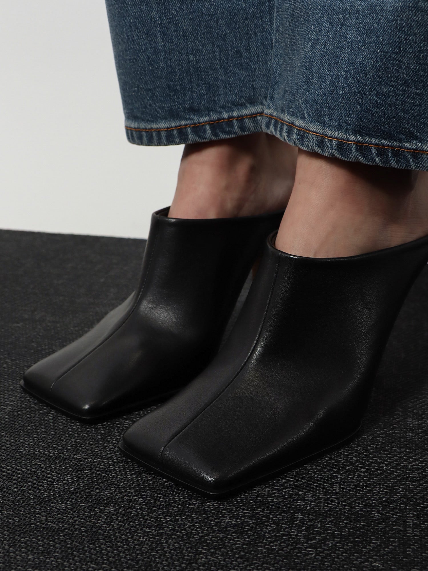 Alaïa Leather Sandals