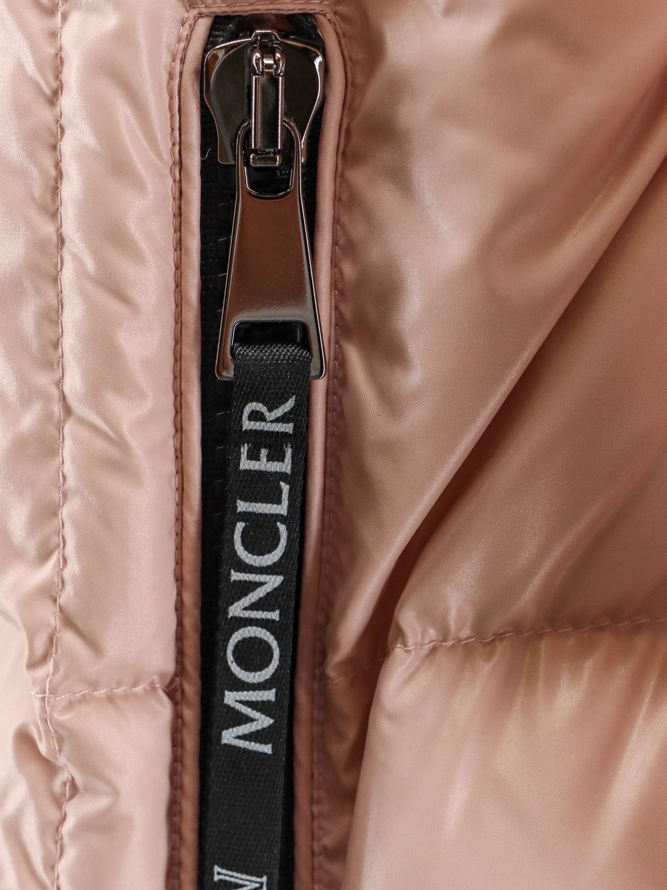 Moncler Parana Down Jacket With Contrasting Interior