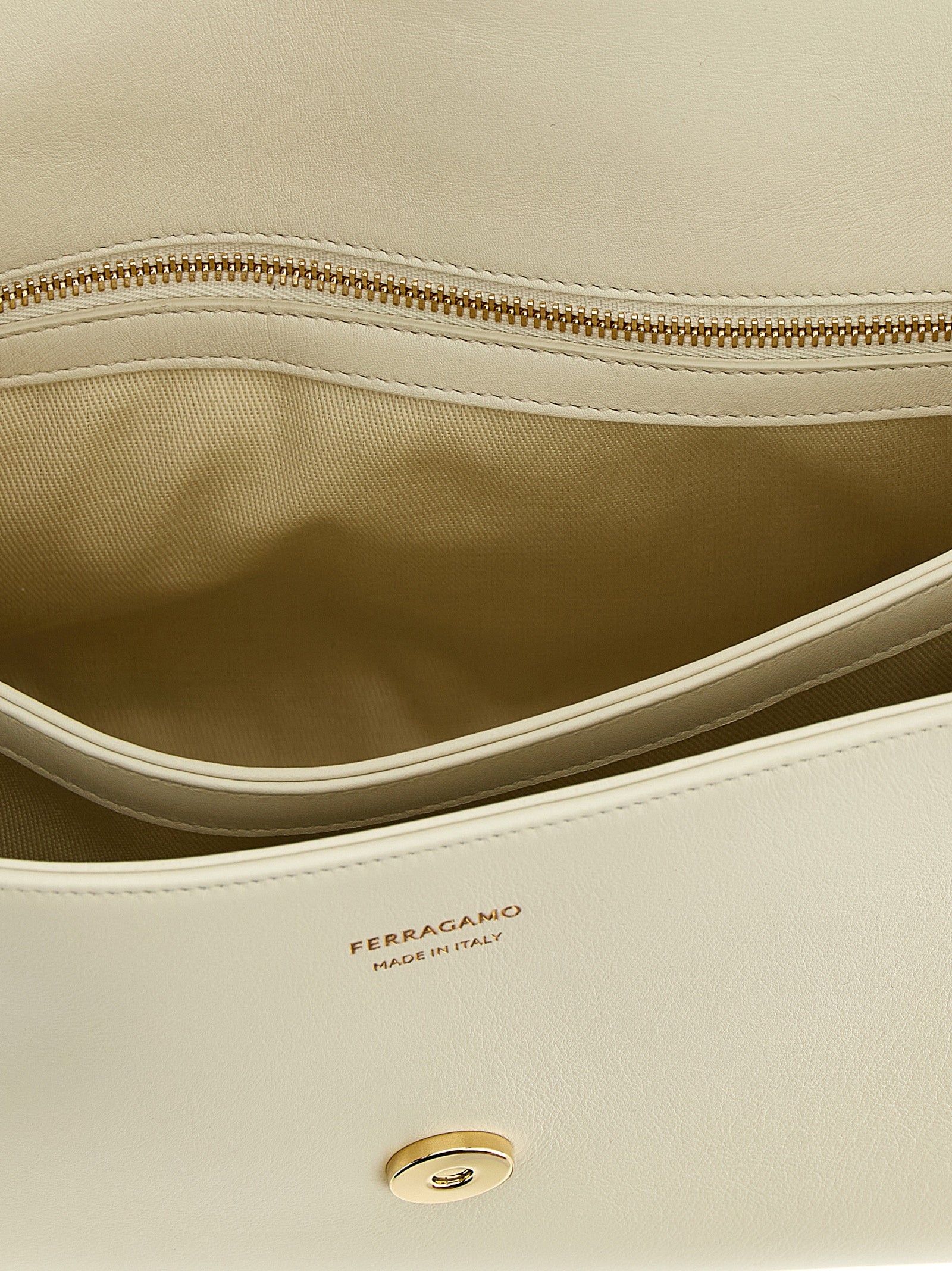 Ferragamo 'Th (M)' Shoulder Bag