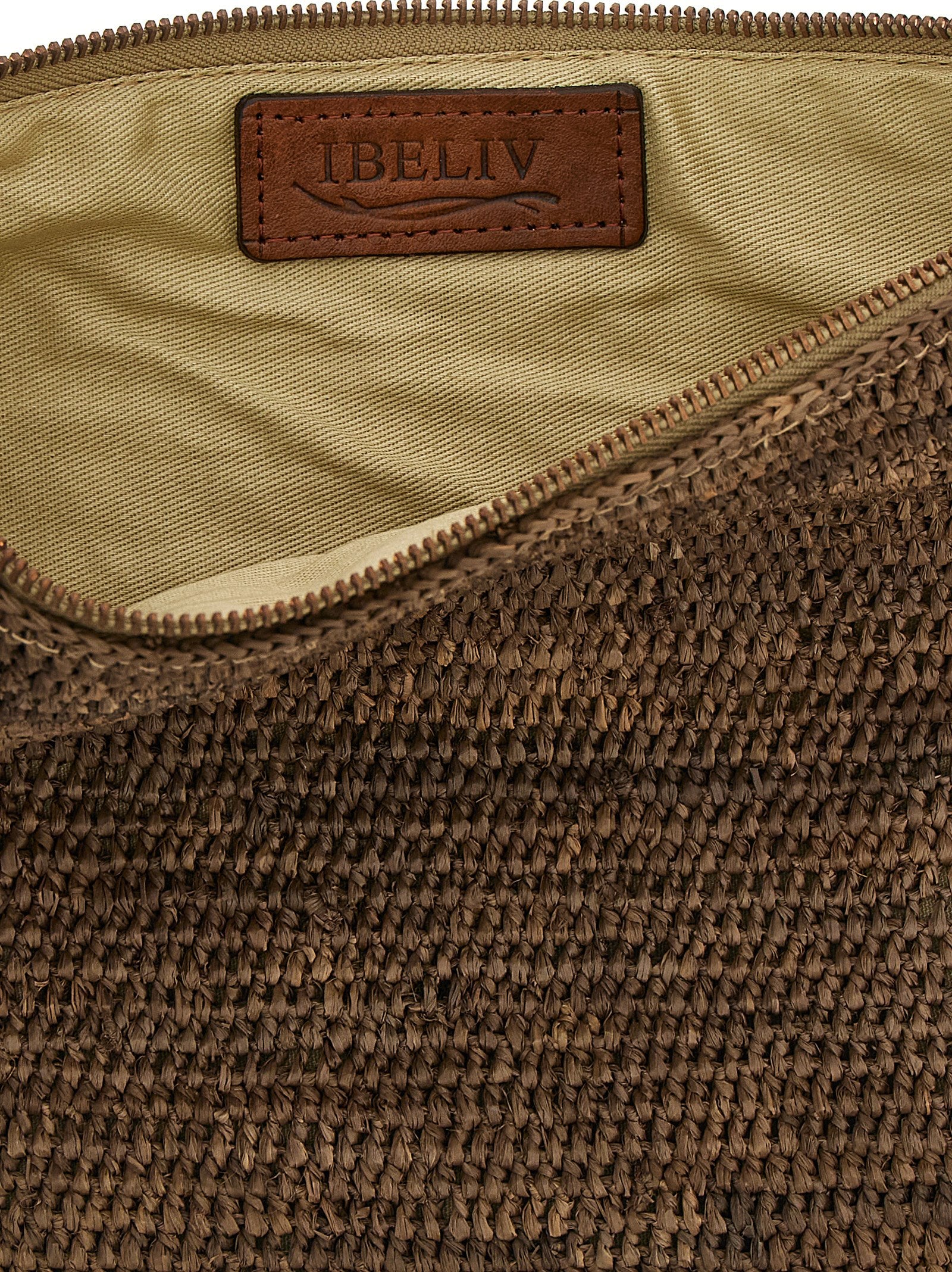 Ibeliv 'Ampy' Clutch