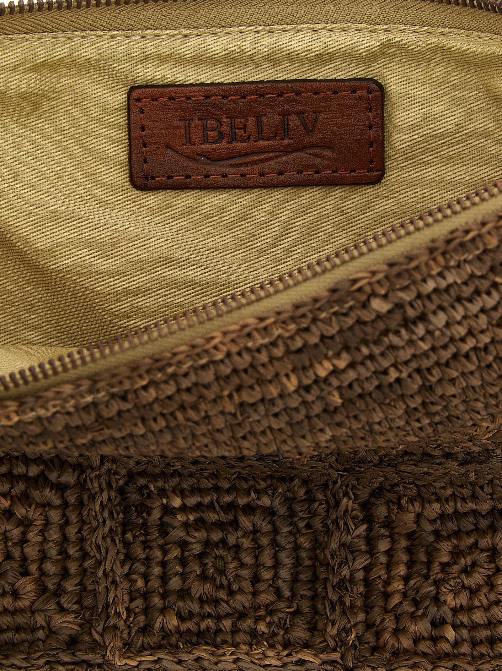 Ibeliv 'Tanala' Clutch