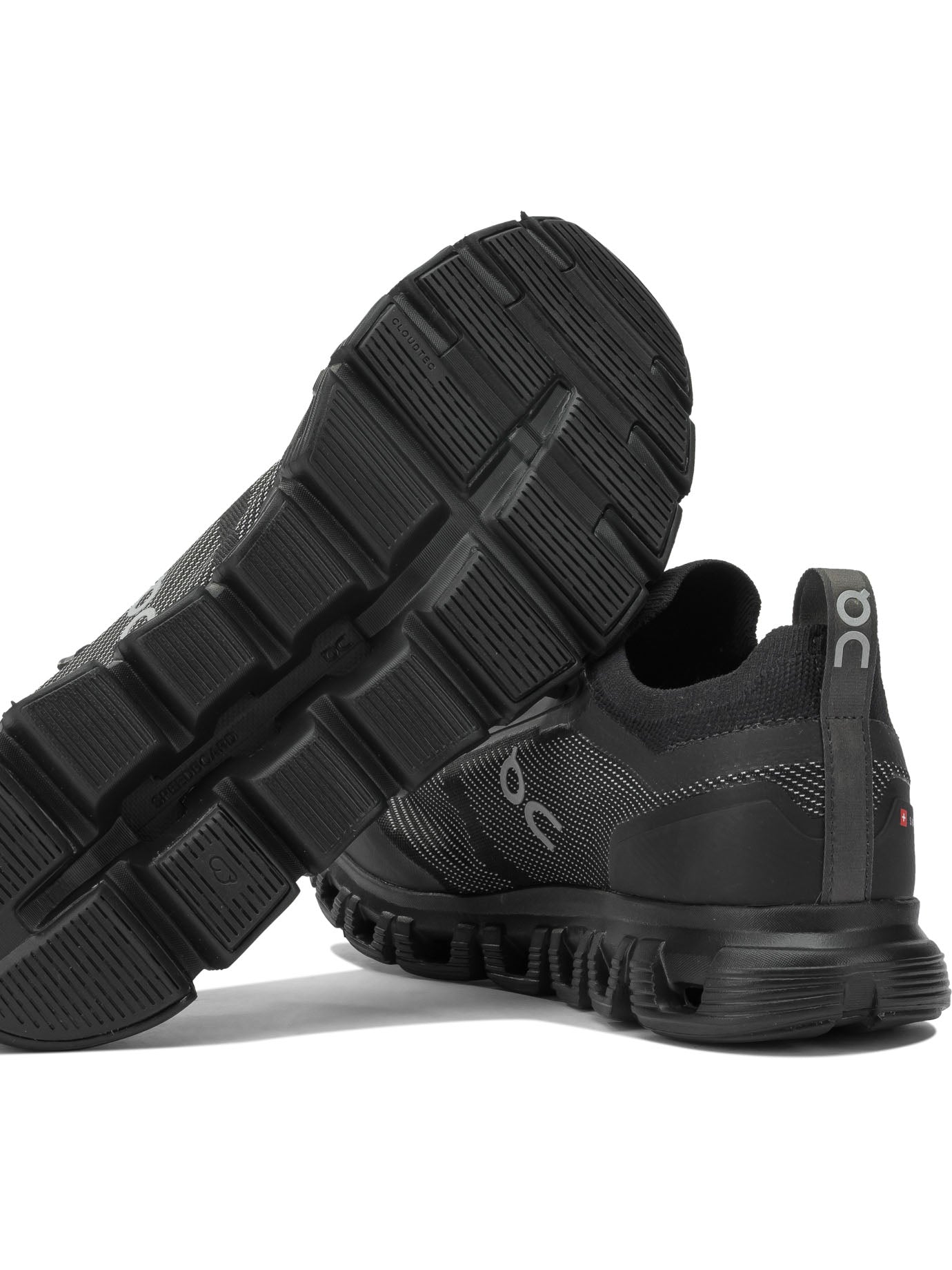 On Running Cloud 6 Versa Sneakers